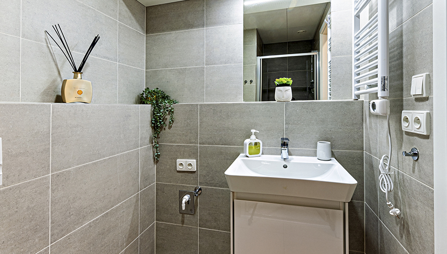 images/Home-1/room1/img-18.jpg