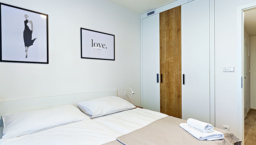 images/Home-1/room5/img-3.jpg